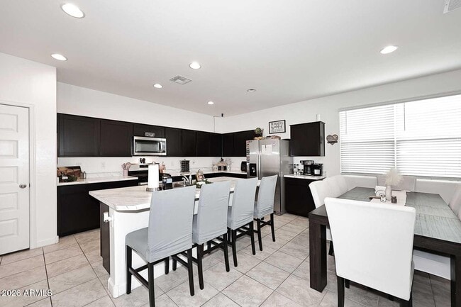 Building Photo - 40020 W Sunland Dr