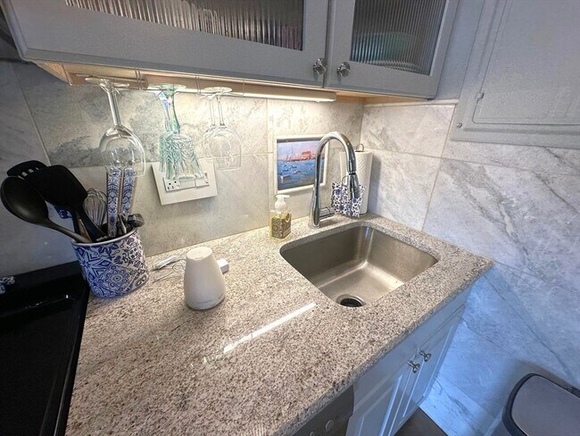 Building Photo - 88 Charles St