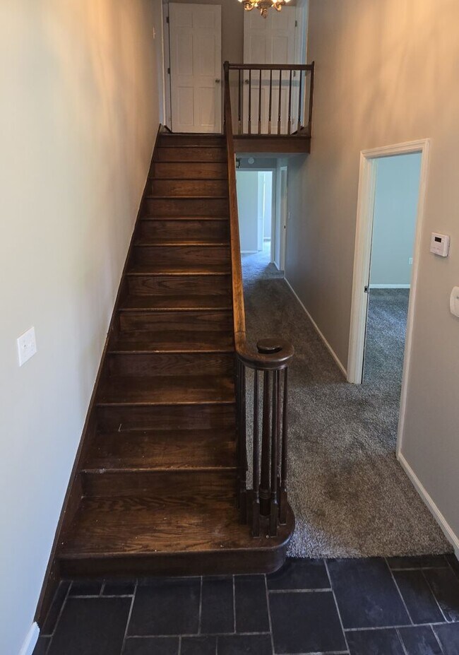 Building Photo - 985 Pineland Ave