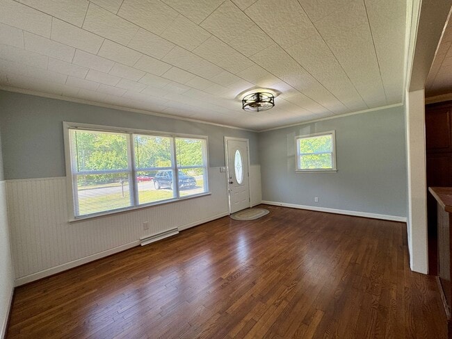 Building Photo - Move-in Ready!
