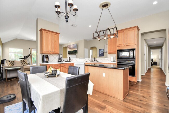 Building Photo - 3506 Paluxy Cir