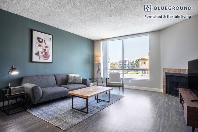 Primary Photo - 1660 N Wilton Pl