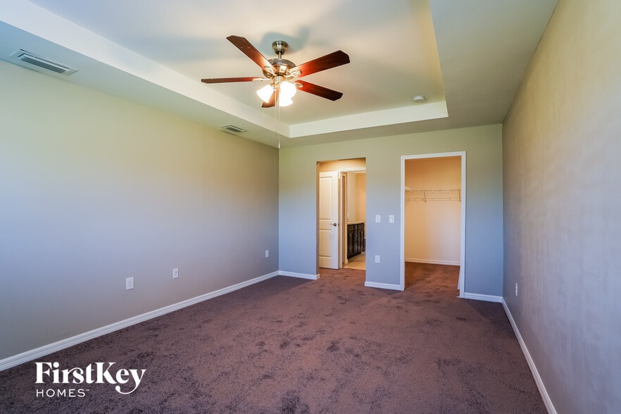 Building Photo - 2616 30th St SW