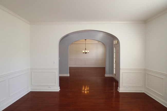 Building Photo - 417 Courchelle Dr