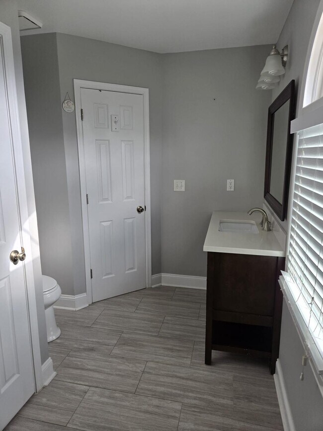 Building Photo - 965 Bass Ct N W