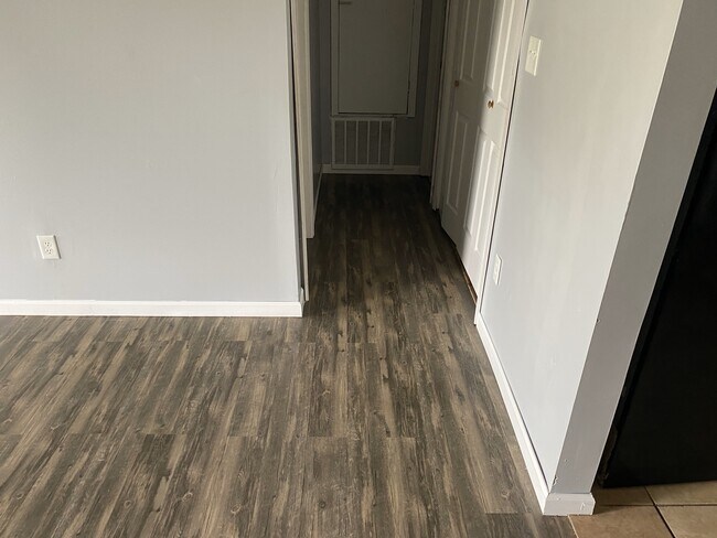 Building Photo - 5770 Aftonshire Dr