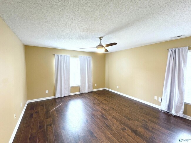 Building Photo - 117 Bremerton Dr SW