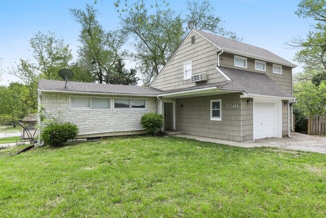 Building Photo - COMING SOON! 4 Bed 2 Bath Kansas City Home...