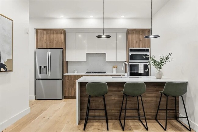 Building Photo - 47 Condor St