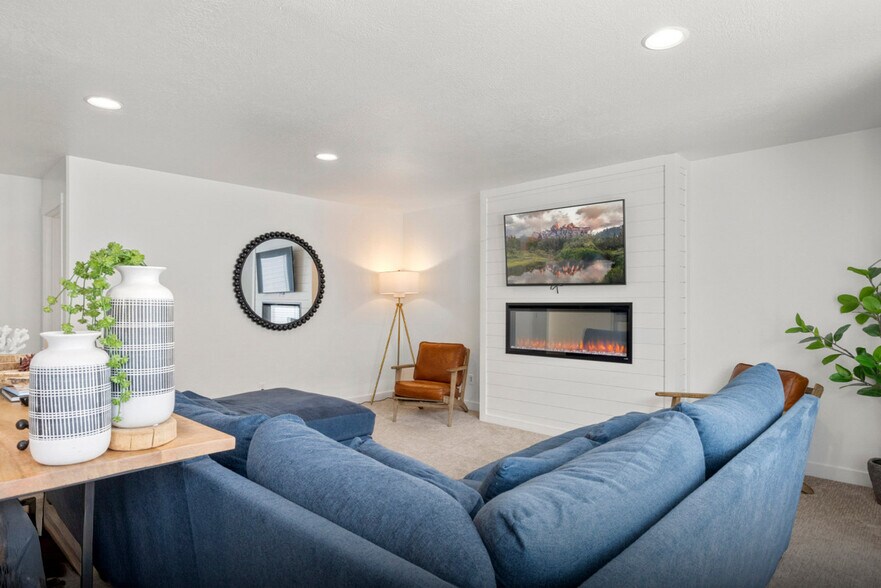 Building Photo - 569 Richland Vly St