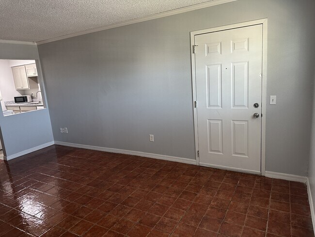 Building Photo - 836 Sky Lake Cir