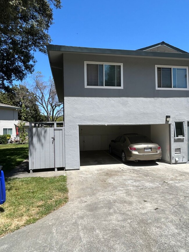 Building Photo - Updated Laguna Vista Condo!