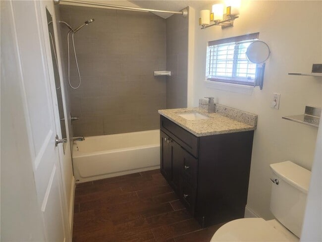 Building Photo - 1313 Canton St