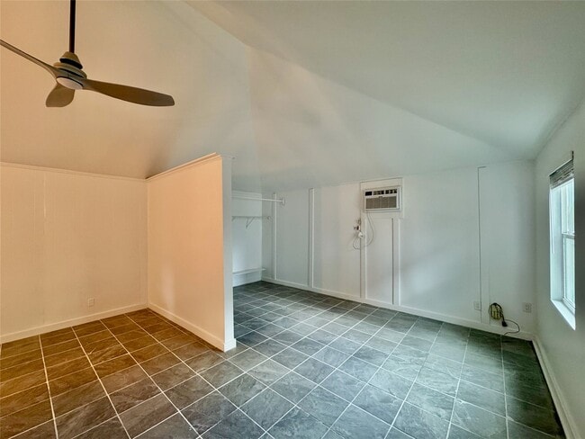 Building Photo - 2413 Woodhead St