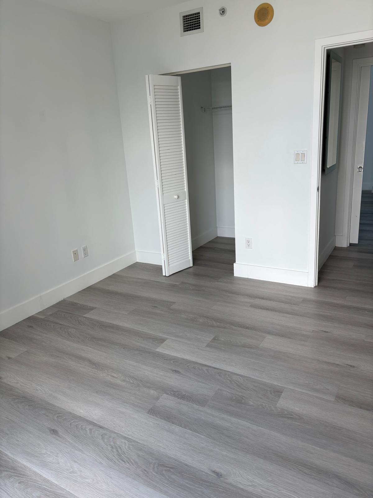 Building Photo - 950 Brickell Bay Dr