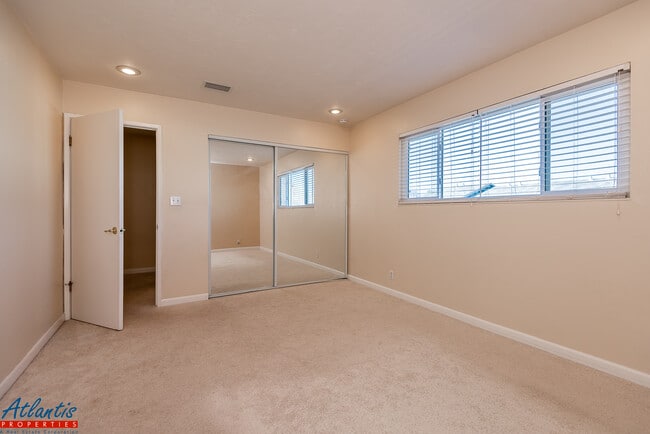 Building Photo - 421 Velasco Dr