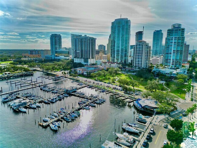 Building Photo - 130 4th Ave N