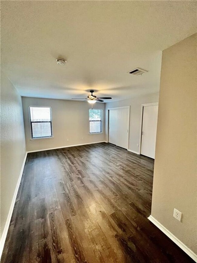 Building Photo - Fantastic Home in Lakeside Subdivision