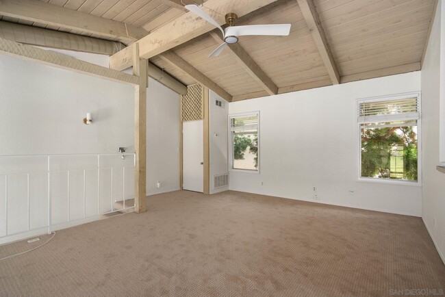 Building Photo - 2544 Navarra Dr