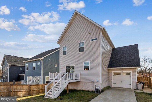 Building Photo - 1333 Eastern Ave NE