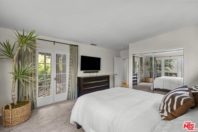 Building Photo - 2377 N Beverly Glen Blvd
