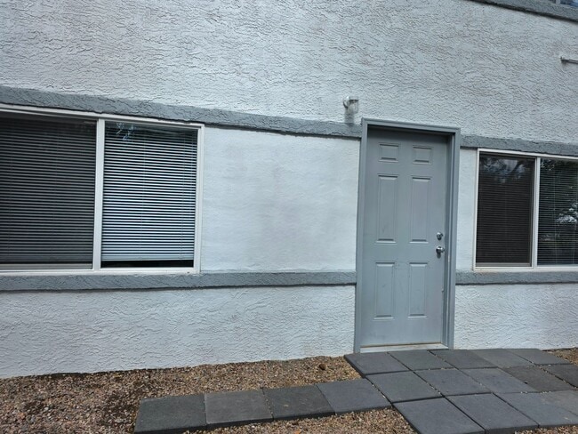 Building Photo - 307 W Corona Ave