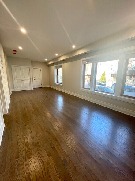 Building Photo - 2539 W Iowa St