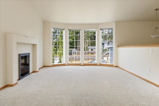 Building Photo - Beautiful Spacious 4 Bedroom 2.75 Bathroom...