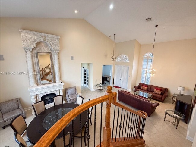 Building Photo - 3279 Huntington