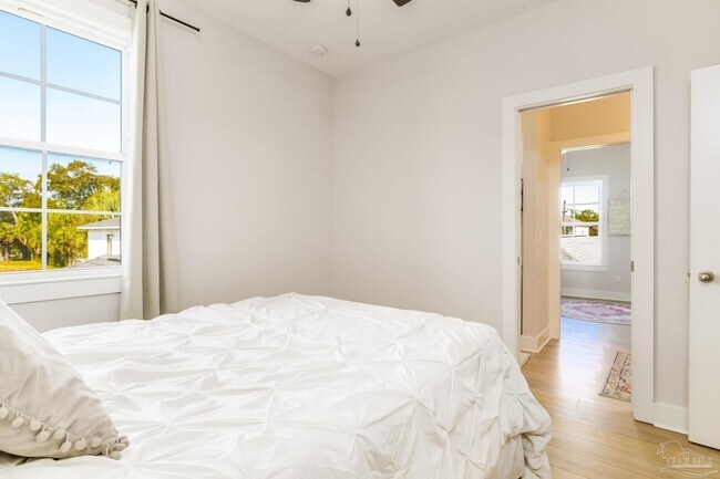 Building Photo - 606 W Intendencia St