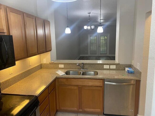 Building Photo - 2508 SW 35th Pl