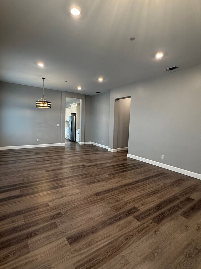 Building Photo - Gorgeous 4 Bedroom 3 Bathroom Single Level New Construction Home in Northeast Santa Rosa