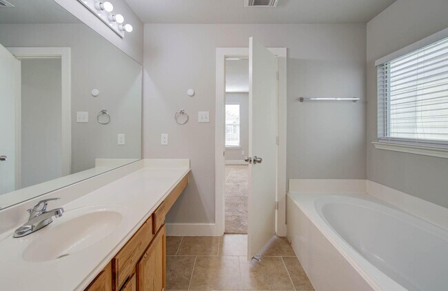 Building Photo - 1210 Verde Trails Dr