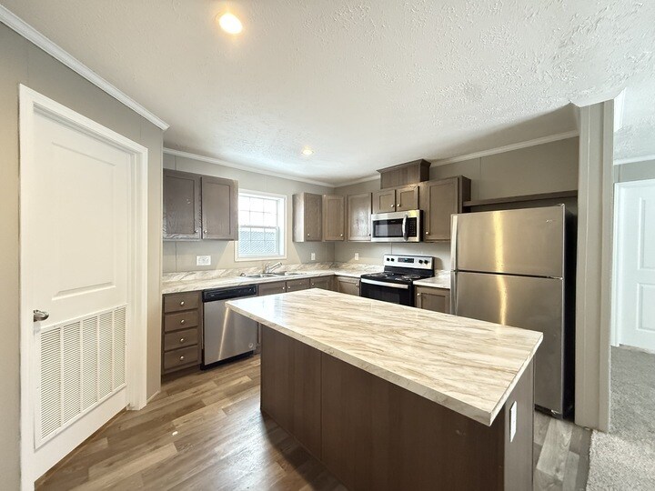 Building Photo - 10610 State Rte 762