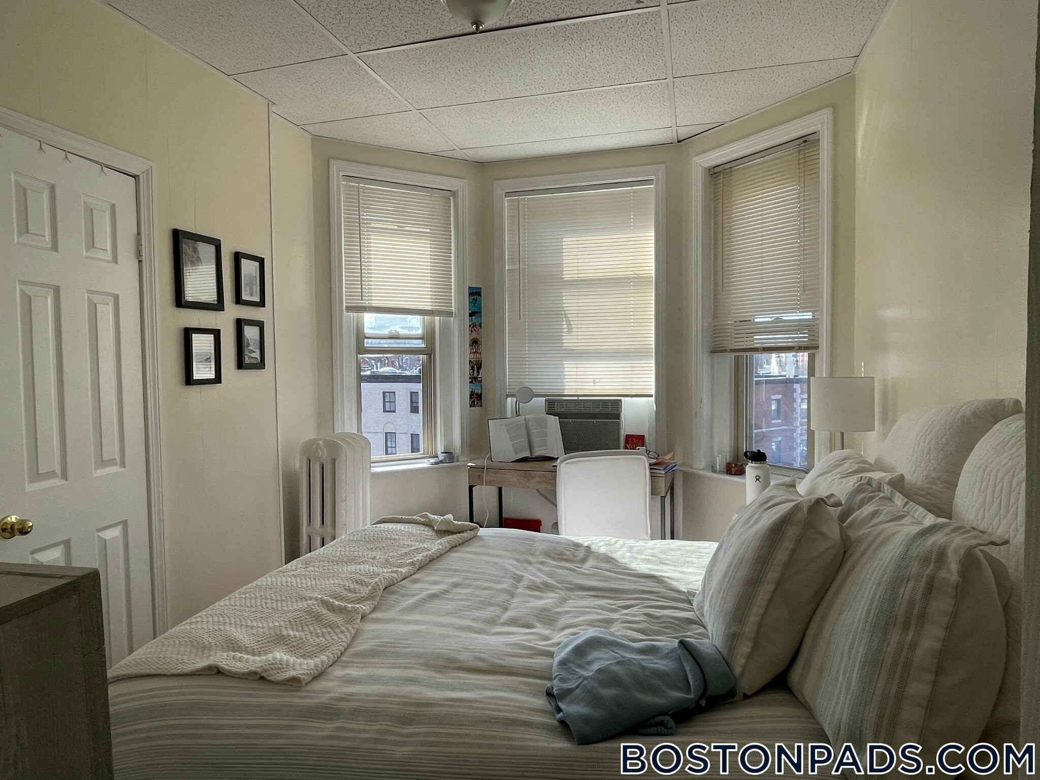 Building Photo - 879 Beacon St