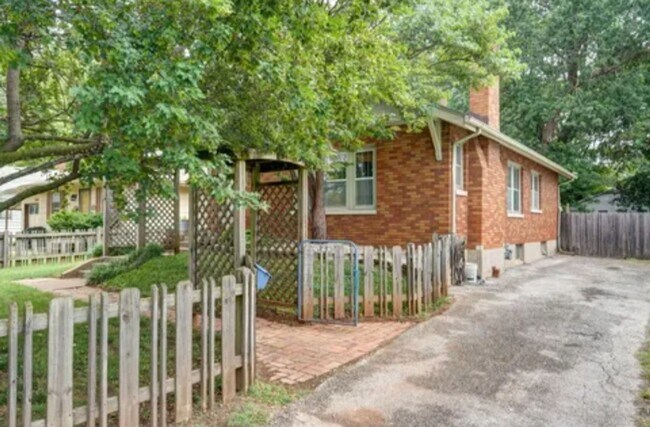 Building Photo - 1210 S Jefferson Ave