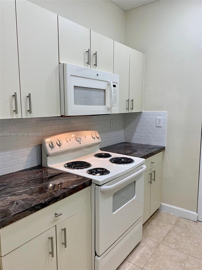 Building Photo - 2536 NE 41st Ave