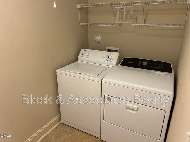 Building Photo - 1420 Dexter Ridge Dr