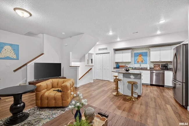 Building Photo - 4833 Lauren Ln