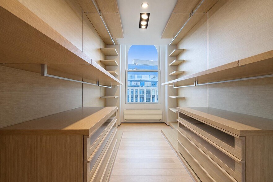 Building Photo - 54 Bleecker St