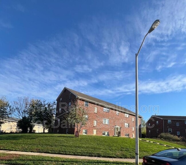 Building Photo - Courtside Apartments