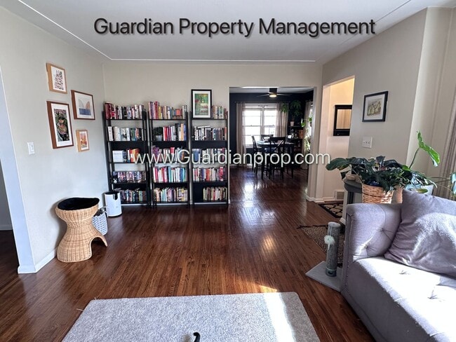 Building Photo - St Louis Park Single Family Home, Fenced In yard, Washer/Dryer, Fenced 1 Car Garage