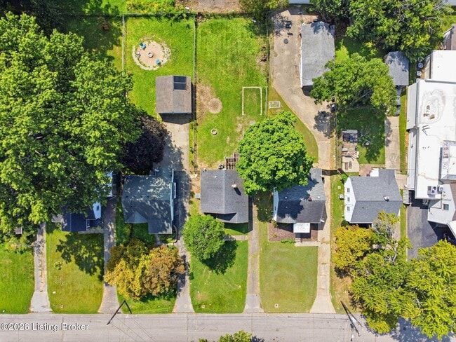 Building Photo - 1050 Oakwood Ave