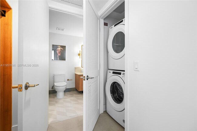 Building Photo - 159 NE 6th St