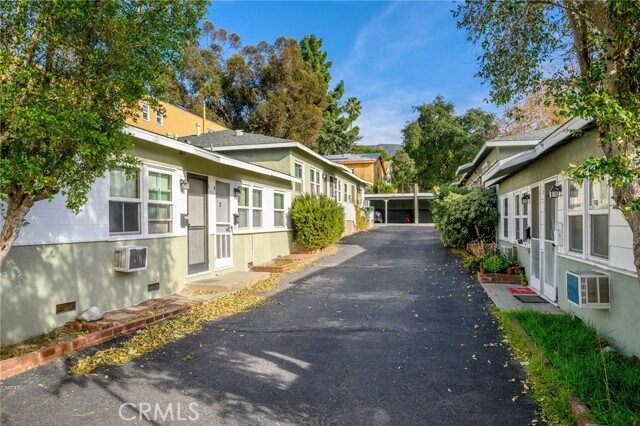 Building Photo - 10230 Silverton Ave