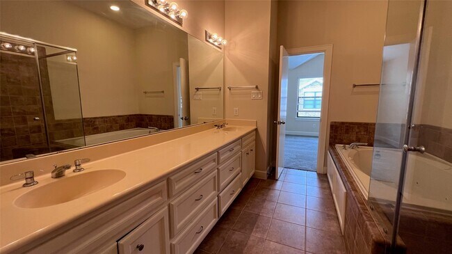 Building Photo - 2710 Hullsmith Dr