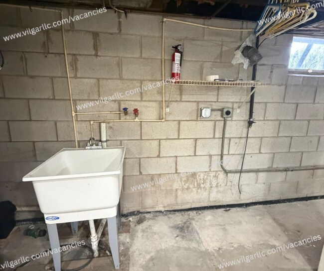 Building Photo - 136 Matteson St