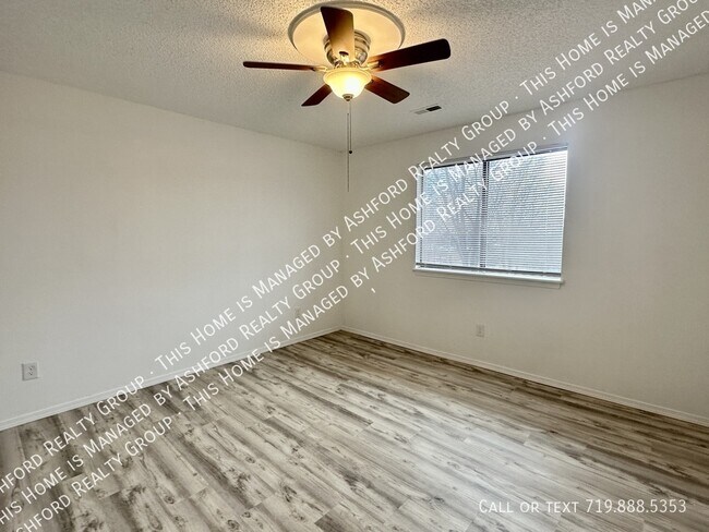 Building Photo - 1120 Yuma St