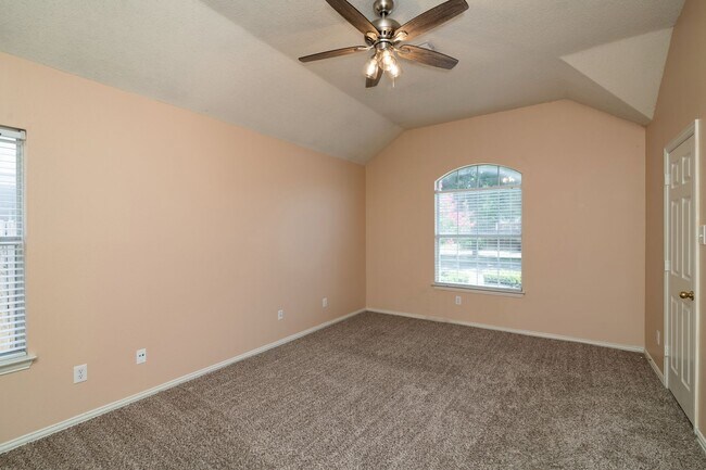 Building Photo - **Eldorado Heights**