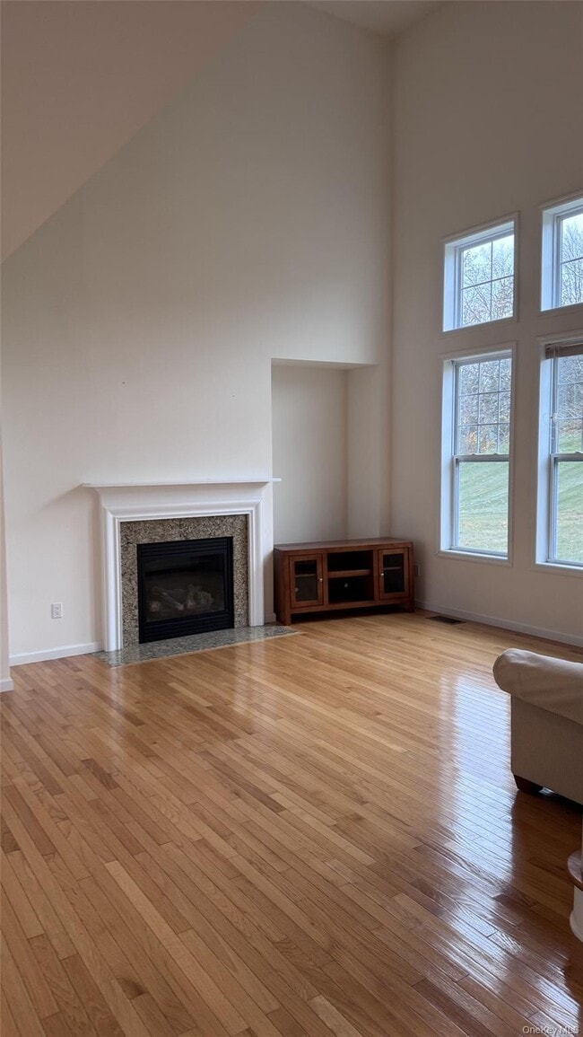 Building Photo - 245 Buttonwood Way